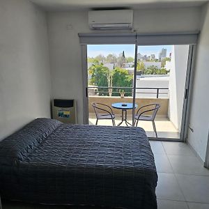 Monoambiente Con Cochera Cubierta A 300M Del Hospital Espanol Y 15 Cuadras Del Estadio Unico